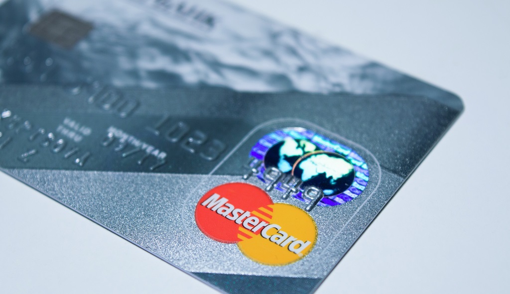 Mastercard полностью откажется от пластика в картах Mastercard полностью откажется от пластика в картах