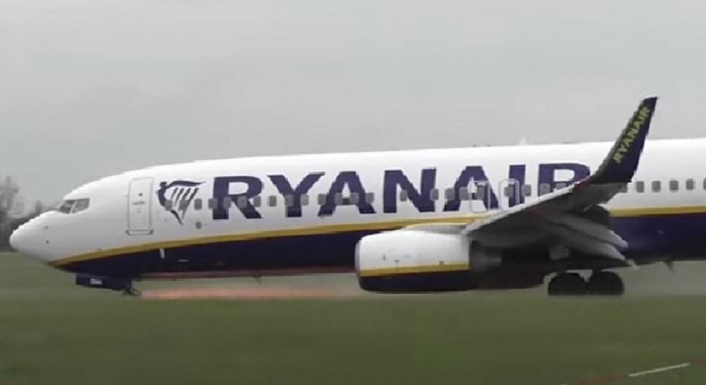 Самолет Ryanair, направлявшийся в Австрию, совершил посадку в Чехии: что случилось?