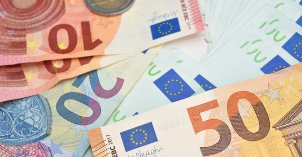 Впервые за 23 года произойдут изменения в дизайне евро банкнот.