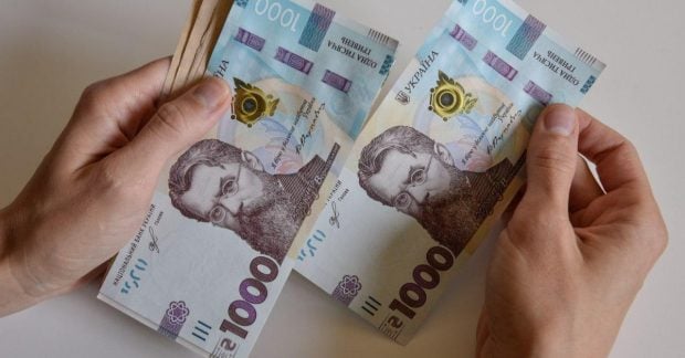 Шмыгаль объяснил, кому из граждан Украины придется возвращать «тысячу Зеленского»