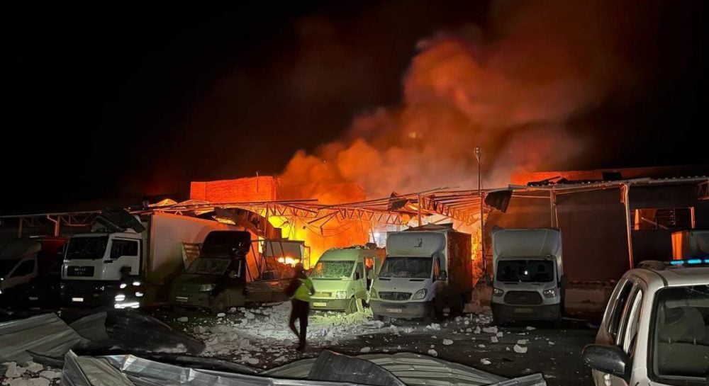 В Сумах россияне разрушили терминал «Новой почты»: один человек погиб