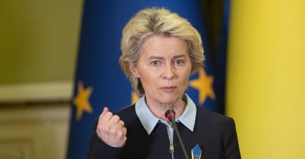 Еврокомиссия продолжит реализацию стратегии отказа от российского газа, заявила её предшественник.