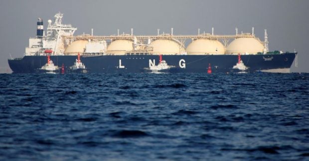 ЕС изучает возможности ограничения новых газовых контрактов с Россией, сообщает Reuters.