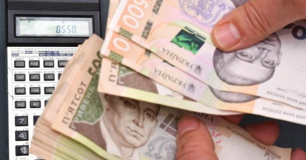 Граждан Украины могут обязать платить налоги на продажи б/у товара, считает депутат.