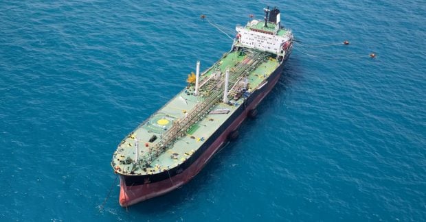 Снижение цен на нефть создало возможности для российского сырья: WSJ раскрывает, кто начал получать прибыль