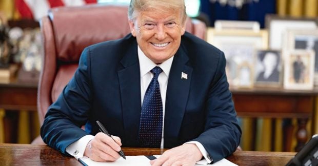 Республиканцы собираются оказать давление на Трампа для введения санкций против России, — сообщает Politico.