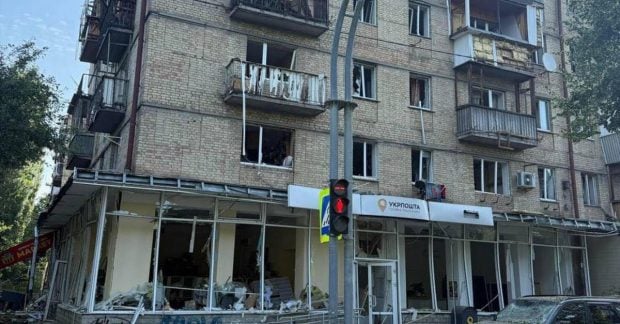 Укрпочта закрыла два отделения в Киеве из-за обстрелов: где теперь получить услуги?