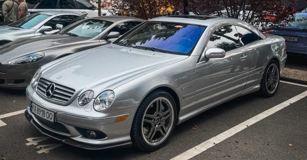 В Киеве обнаружили уникальный спорткар Mercedes 2000-х – всего 777 таких автомобилей в мире (фото)