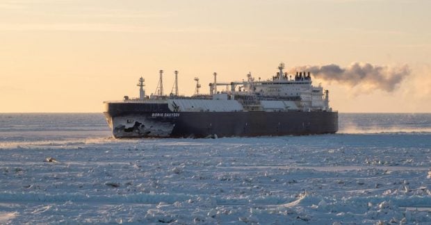 Сомнительная результативность американских санкций на российские нефтяные компании: Анализ от WSJ