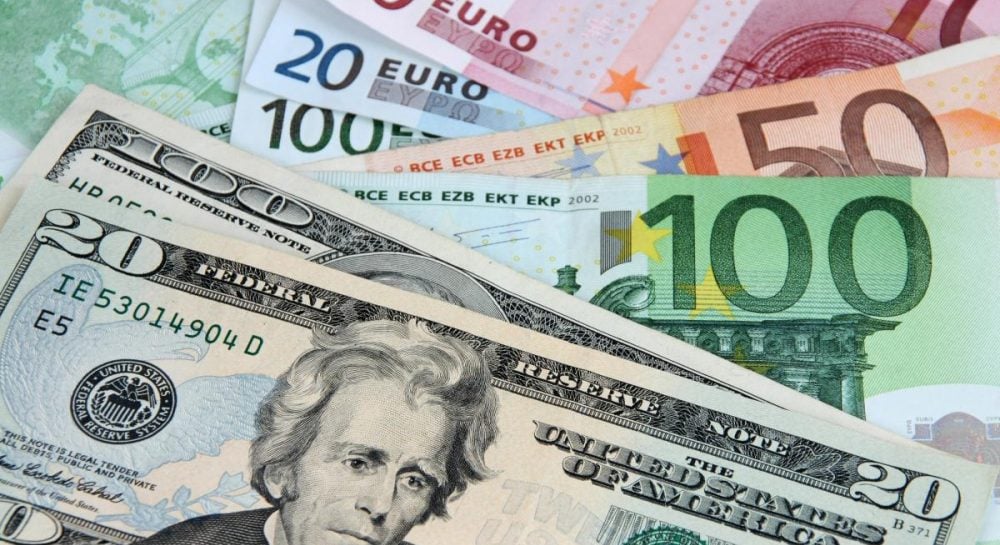 Гривня продолжает снижаться: официальный курс доллара и евро на пятницу, 14 ноября