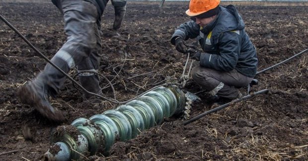 Более 100 тысяч человек остались без электричества: ужесточение графиков отключений.