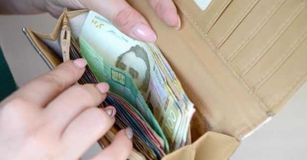 Вакансии с зарплатами до 60 тысяч гривен: какие предложения приносят украинцам наибольший доход.