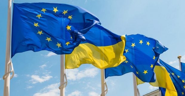 Евросоюз планирует в пятницу согласовать вопрос о российских активах, сообщает Bloomberg.