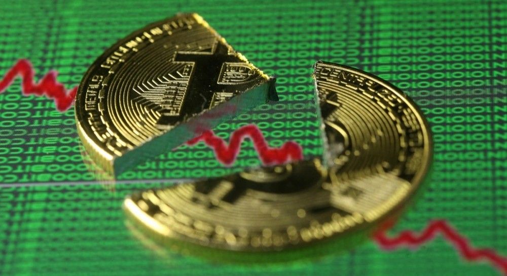 Биткойн быстро теряет в цене, приближаясь к психологическому порогу: какова его текущая стоимость?