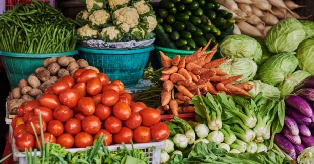 Цены на фрукты и овощи падают в Украине: сколько теперь стоят продукты